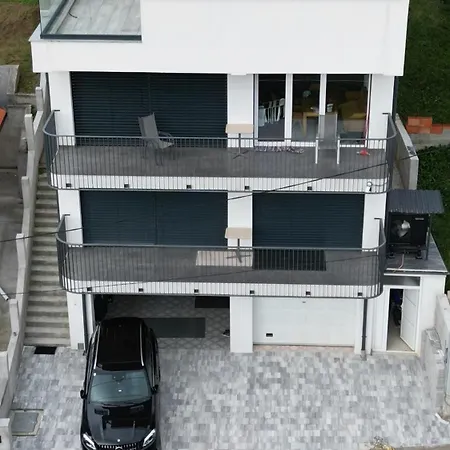 Luxury Penthouse With Free Parking Appartement *